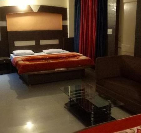 דרמסאלה Sky Pie Hotel מראה חיצוני תמונה