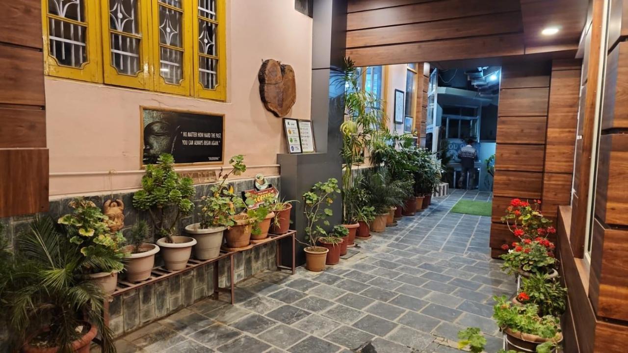 דרמסאלה Sky Pie Hotel מראה חיצוני תמונה