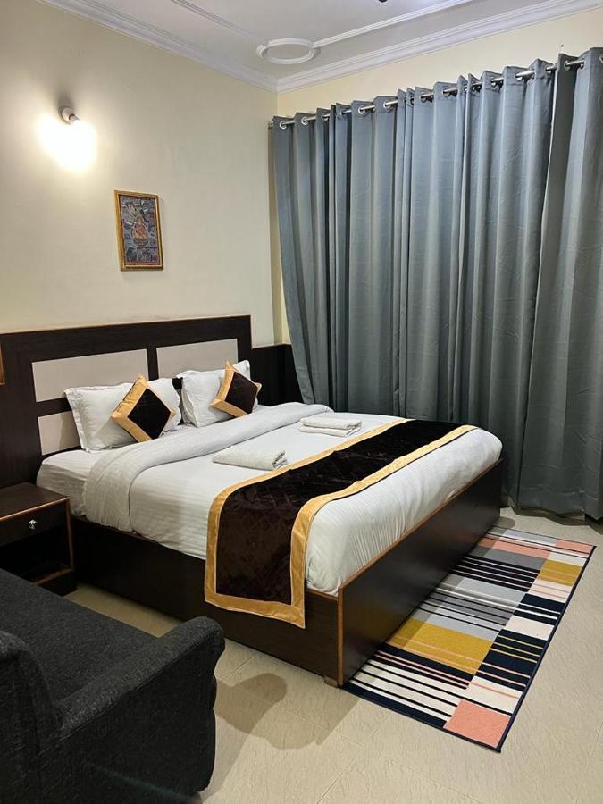 דרמסאלה Sky Pie Hotel מראה חיצוני תמונה