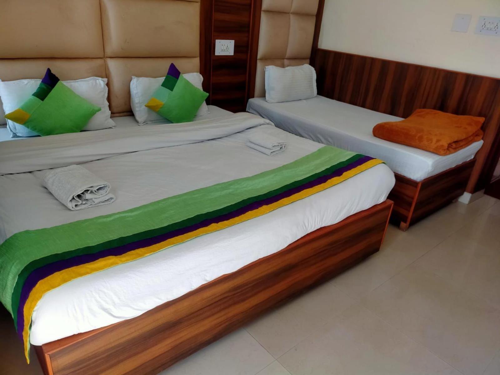 דרמסאלה Sky Pie Hotel מראה חיצוני תמונה