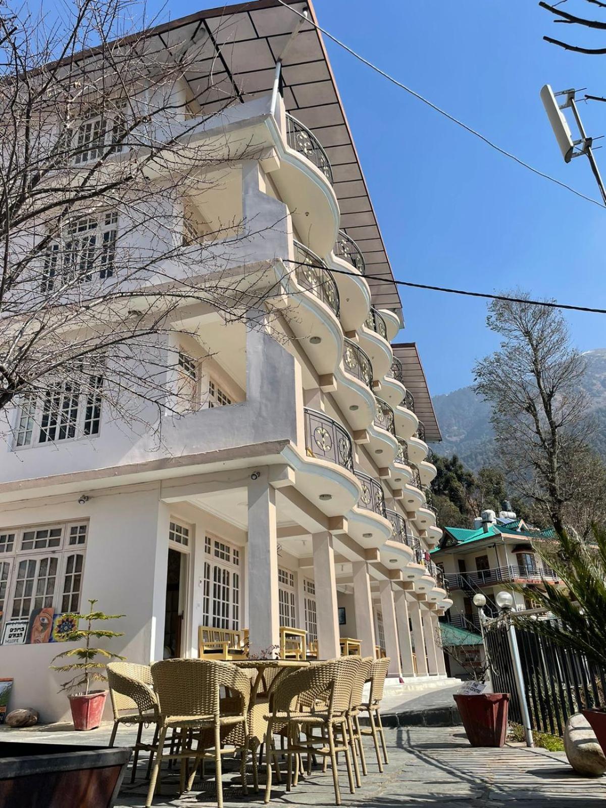 דרמסאלה Sky Pie Hotel מראה חיצוני תמונה