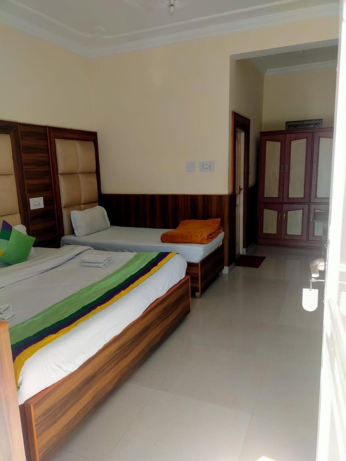דרמסאלה Sky Pie Hotel מראה חיצוני תמונה