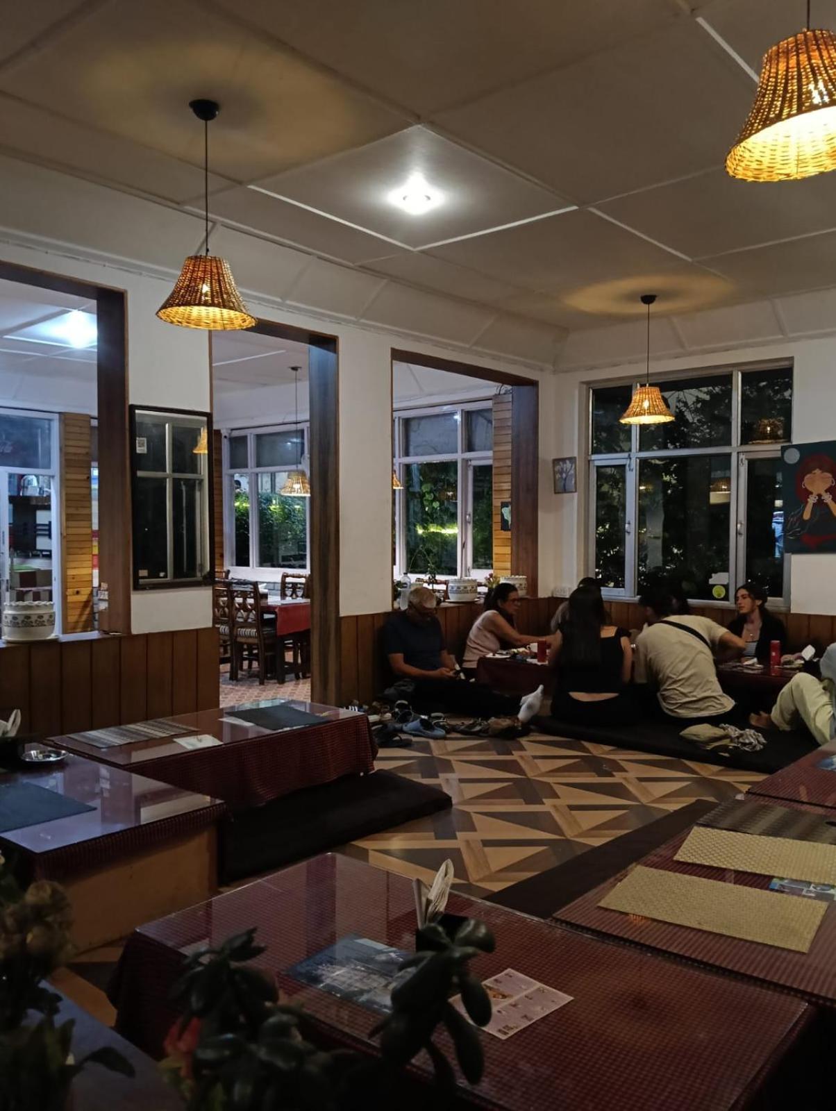 דרמסאלה Sky Pie Hotel מראה חיצוני תמונה