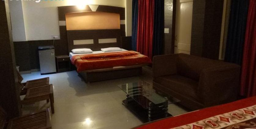 דרמסאלה Sky Pie Hotel מראה חיצוני תמונה